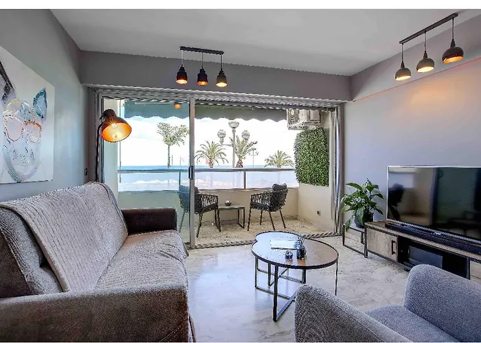 Flat design with SEA view promenade des anglais