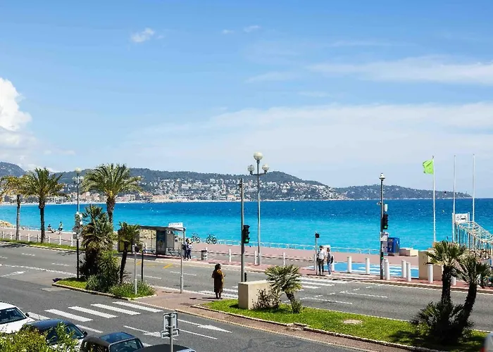 Flat design with SEA view promenade des anglais